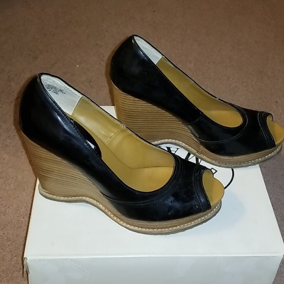 Heels - Picture 4 of 5